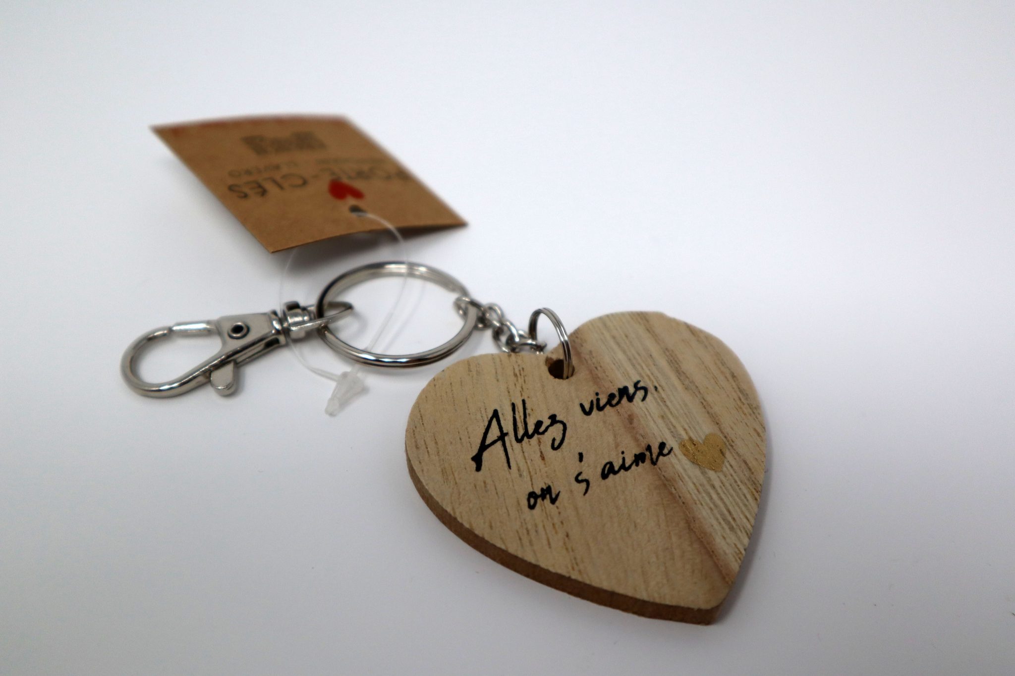 porte-clés en bois couleur bois, à message - allez viens on s'aime