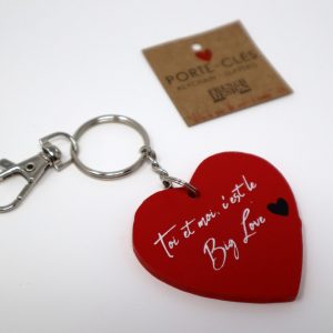 porte-clés en bois couleur rouge, à message- toi et moi c’est le big love